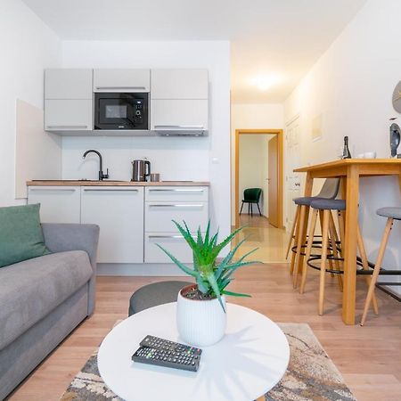 Apartmani Eterovic Baška Voda Kültér fotó